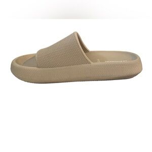 Cushionaire Feather Cloud Slide Sandals